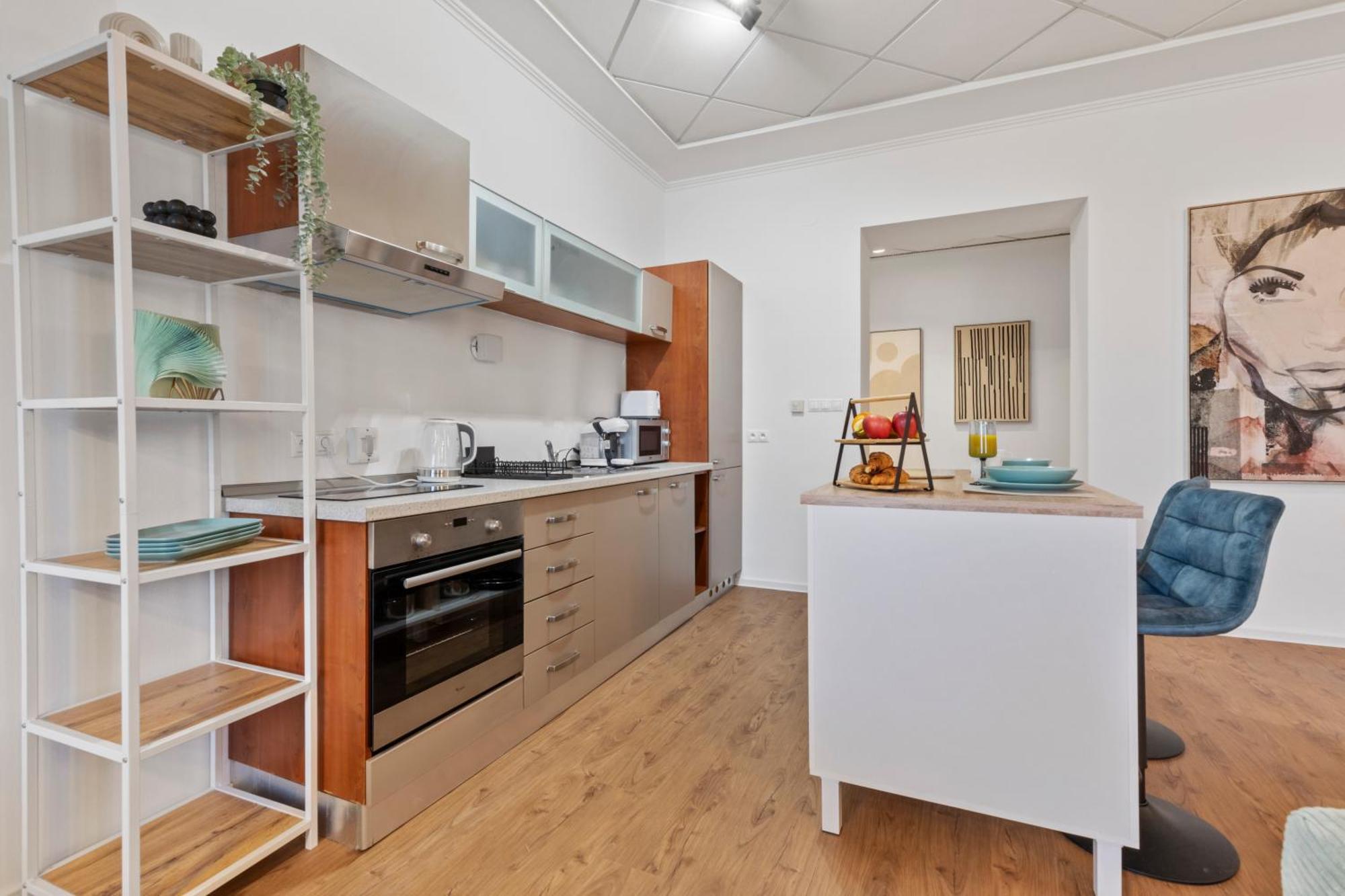 Luxe Living At Old Town Center Bratysława